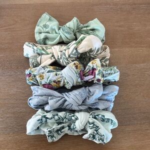 Kate Quinn assorted bows: green and blue